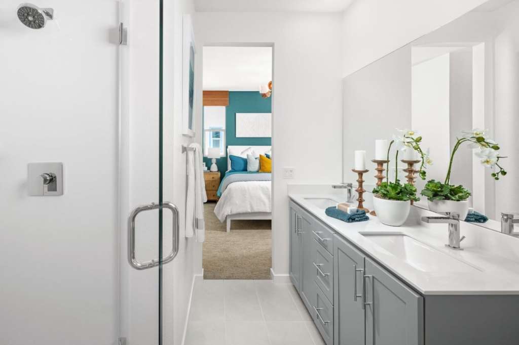 Long-Beach-TownHomes-For-Sale-MasterBathroom